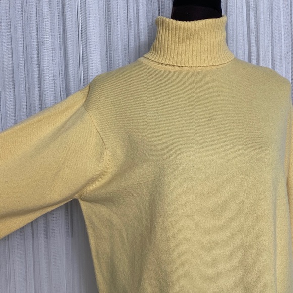 Vintage 80’s for Ogilvy Women's Butter Yellow Turtleneck Sweater Large - Picture 3 of 9